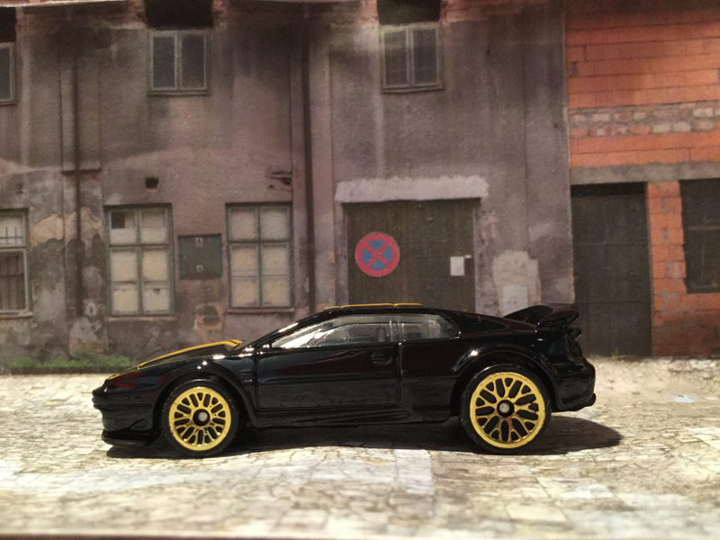 Illustration for article titled Hot wheels exotics 5-pack #1: Lotus Esprit Turbo